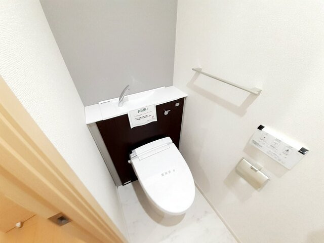 【トイレ】 | シェーナ下到津 | 落ち着いた色調のトイレです