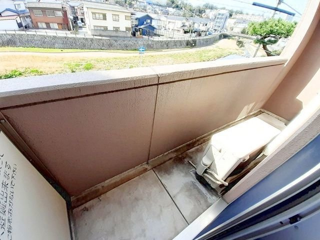【バルコニー】 | シェーナ下到津 | お洗濯にも便利なバルコニー付き