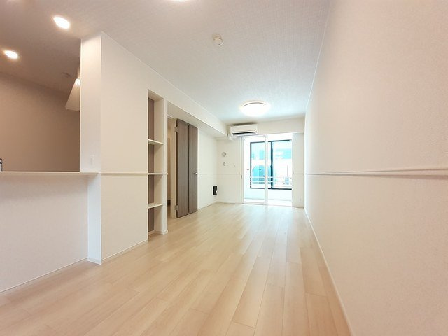 【居間・リビング】 | アルシオーネ　Ｂ | こちらの居間で趣味の時間をお楽しみください