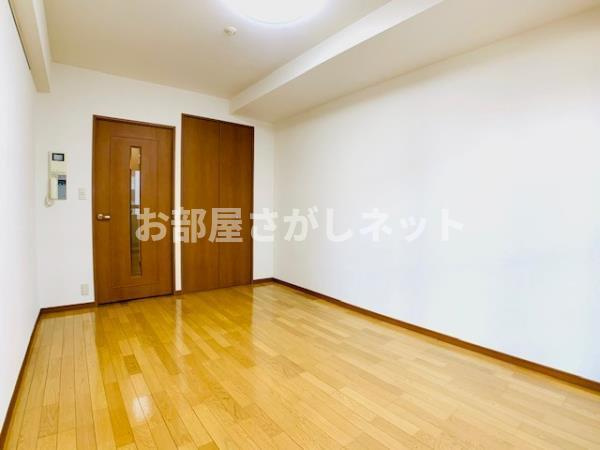 イーストコート芝【おとり物件なし】#学生・社会人にオススメ！初期費用分割払いOK！の居間・リビング