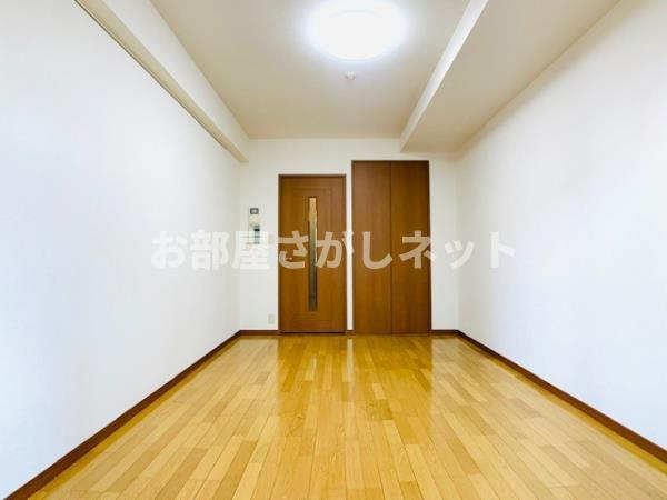 イーストコート芝【おとり物件なし】#学生・社会人にオススメ！初期費用分割払いOK！の居間・リビング