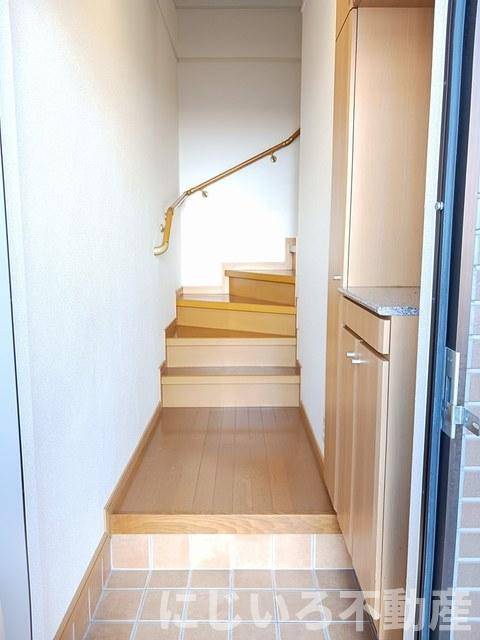 ハッピネスハウスBの玄関