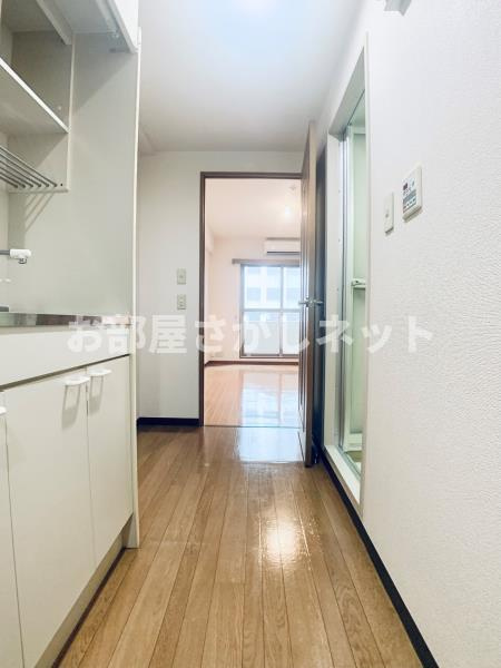 イーストコート芝【おとり物件なし】#学生・社会人にオススメ！初期費用分割払いOK！の居間・リビング