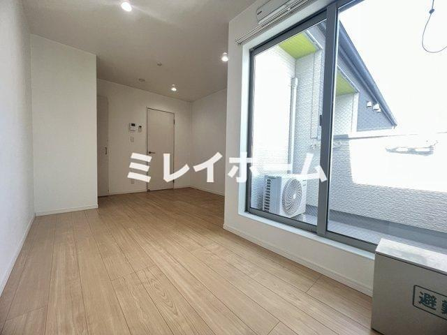ラファライズの居間・リビング|同建物内、別のお部屋の参考写真になります。