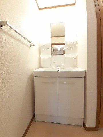 ガーデンハウスＴＡＤＡ　Ａの洗面所|コンパクトで使いやすい洗面所