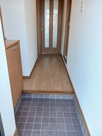 クィーンパレスＴＡＤＡ．Ｃ棟の玄関|シンプルで使いやすい玄関です