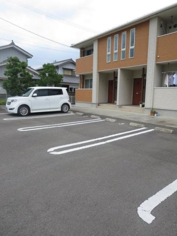 メゾン　アスナロ　Ⅲの駐車場|駐車場に車を止められます