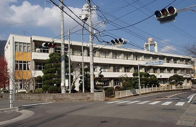 ヒビキの周辺|生比奈小学校まで3000m