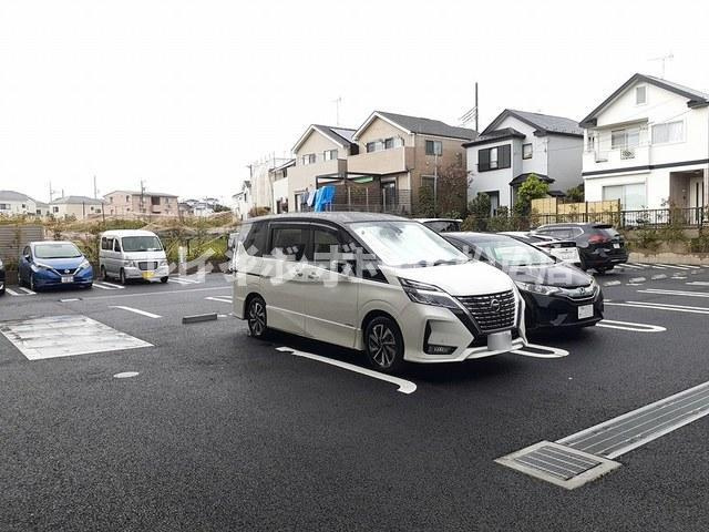 Lord　【非対面対応】接客・申込・契約オンライン！LINE×相談可！の駐車場|駐車場があるので、車を買う予定の方も安心です