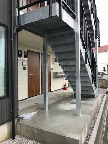川崎市多摩区宿河原５丁目のアパートのエントランス