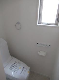 【トイレ】 | 六浦5丁目　中古戸建 | ２階トイレ