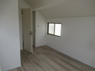 【洋室】 | 六浦5丁目　中古戸建 | 物入付き洋室です。