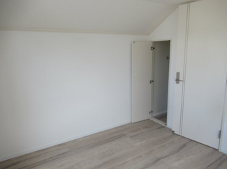 【洋室】 | 六浦5丁目　中古戸建 | 洋室約4.9帖