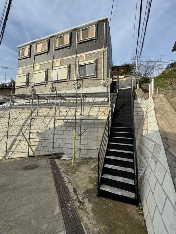 川崎市麻生区岡上５丁目のアパートの外観