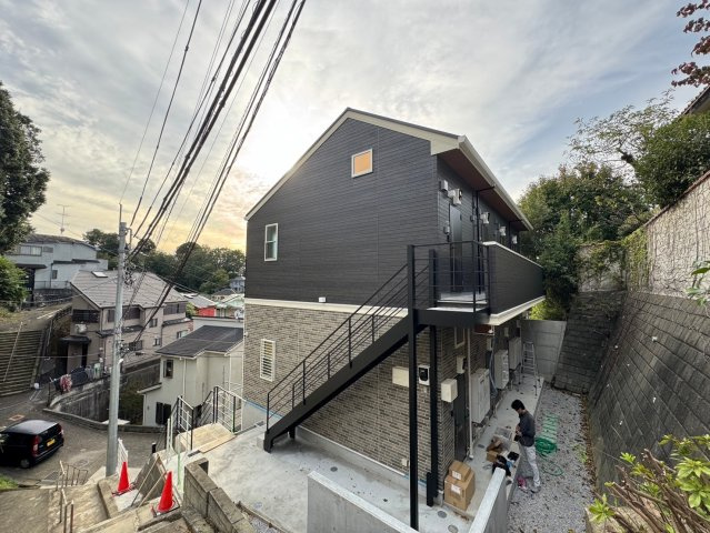 川崎市麻生区岡上５丁目のアパートの周辺