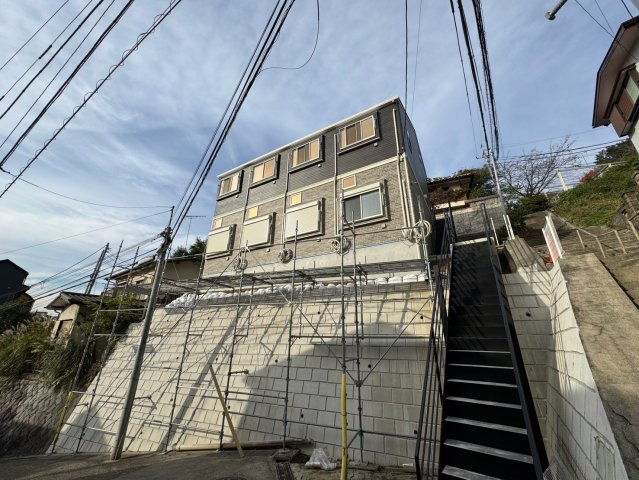 川崎市麻生区岡上５丁目のアパートの外観