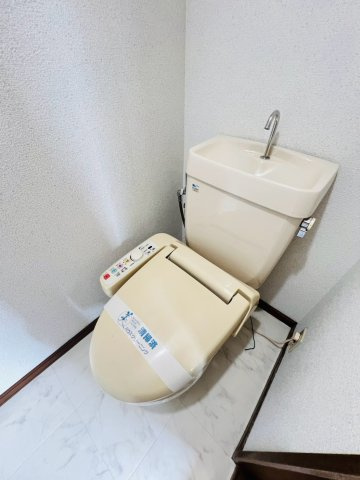 海岸通戸建のトイレ