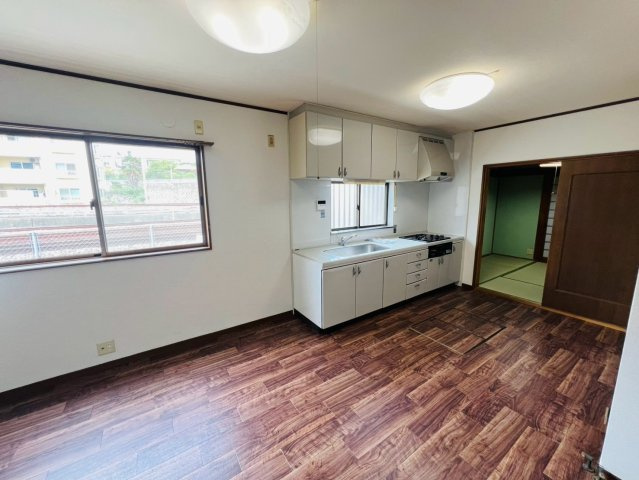 海岸通戸建の居間・リビング