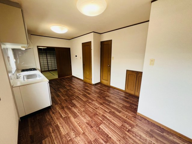 海岸通戸建の居間・リビング