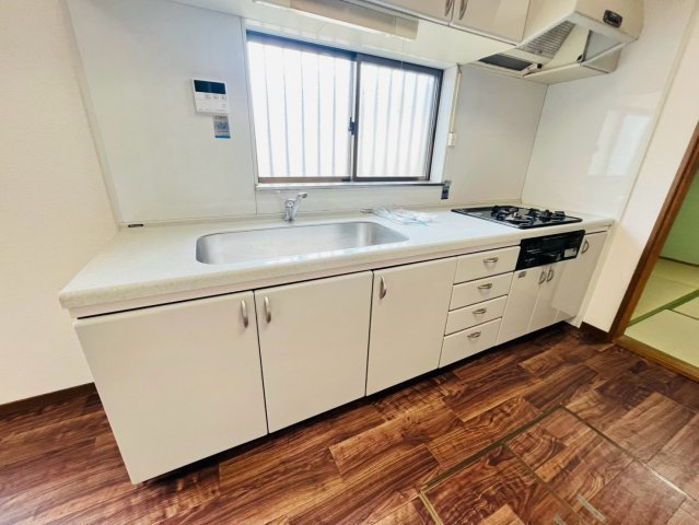 海岸通戸建のキッチン