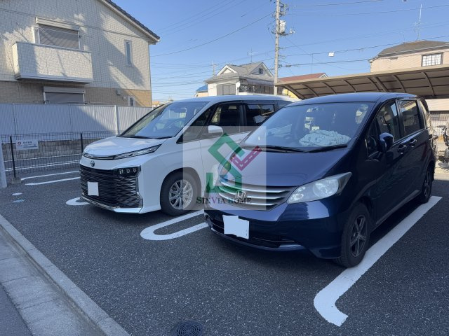 ハチケンの駐車場