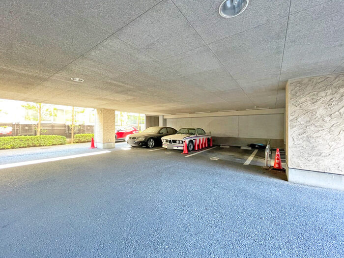 グラースの駐車場