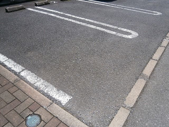 コーポハピネスの駐車場