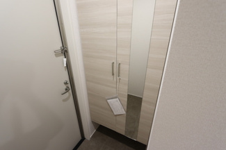 【玄関】 | Ｄ-ｒｅｓｉｄｅｎｃｅ明治中央 | シューズボックス