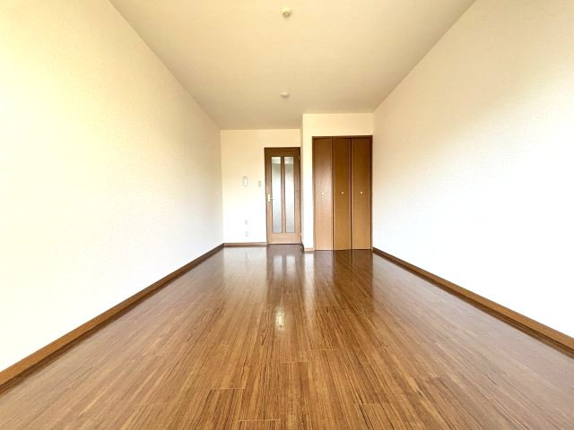 フジパレス里の洋室