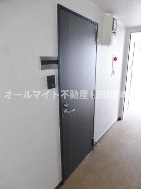 川崎市麻生区上麻生７丁目の賃貸マンションの玄関