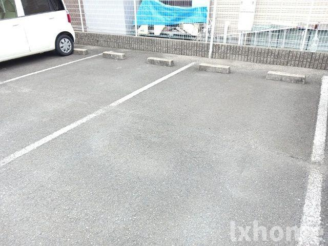 ヴィラウエストの駐車場