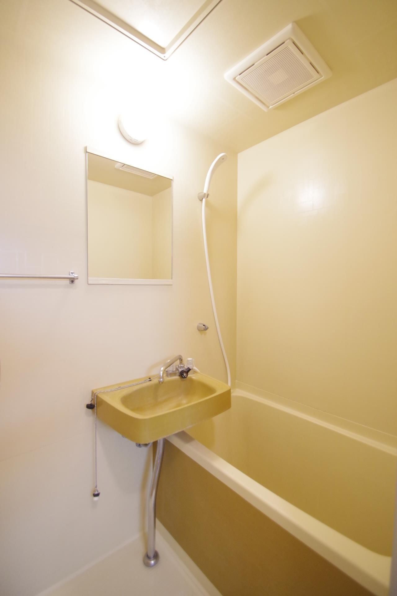 コート新屋敷の浴室