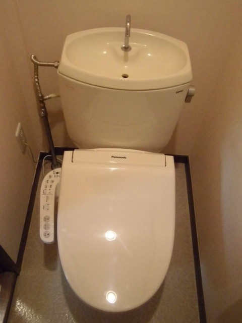 江戸川区西一之江１丁目の賃貸マンションのトイレ|★温水洗浄便座★
