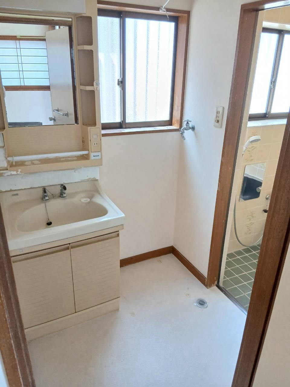 石原町　貸家の洗面所