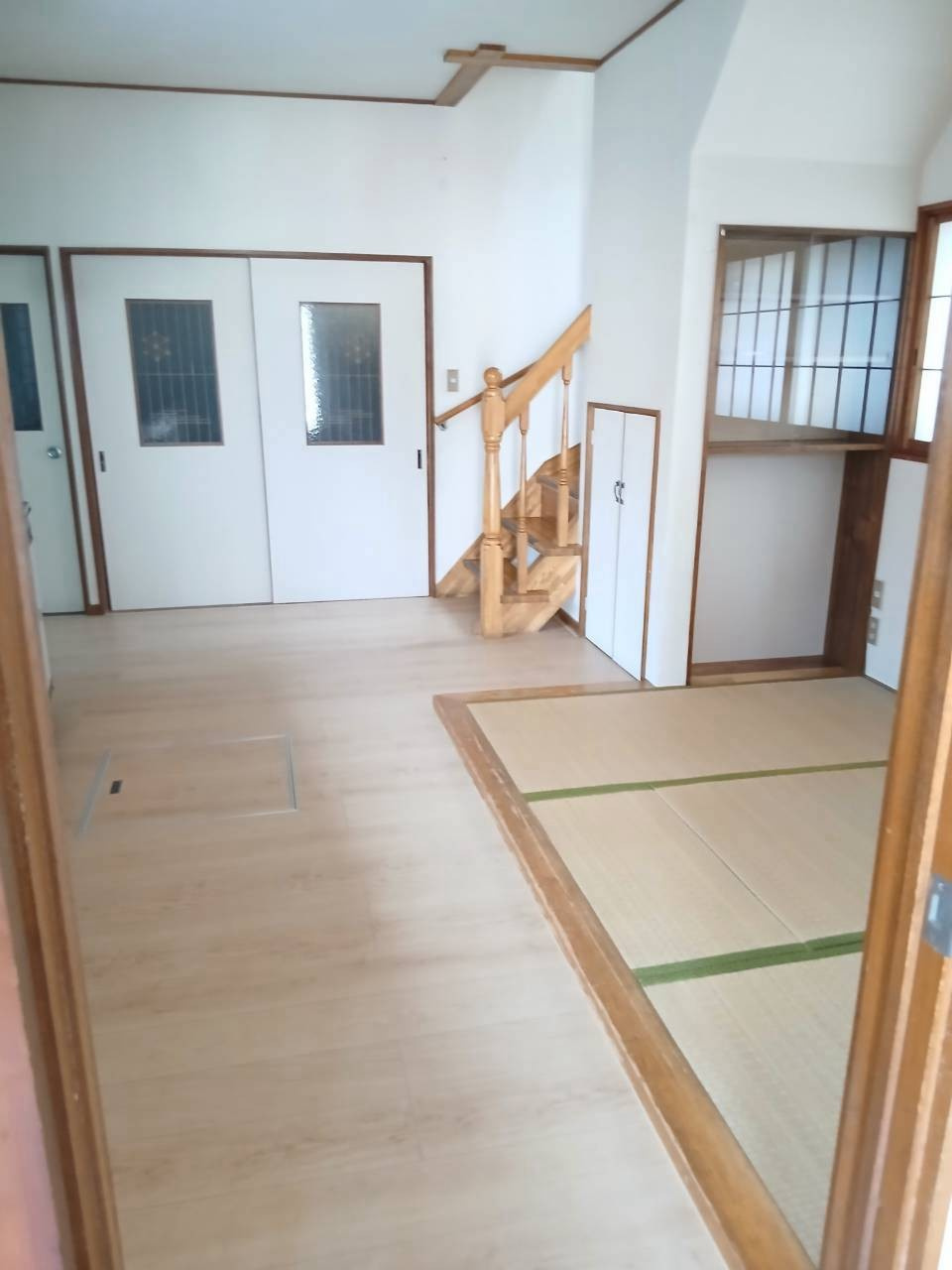 石原町　貸家の居間・リビング