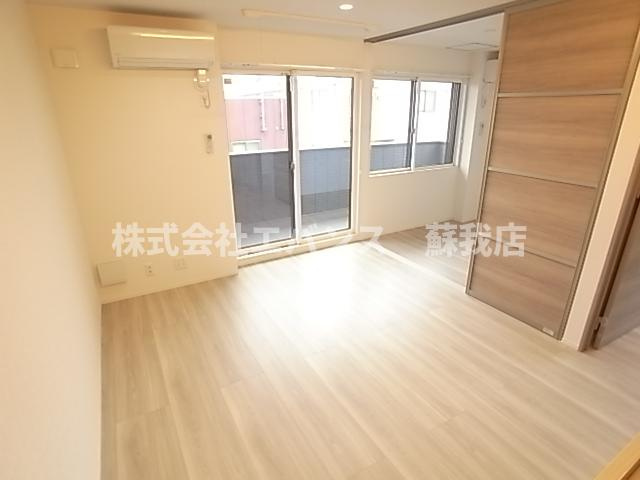 【居間・リビング】 | アヴァンスコート参番館 | こちらのリビングで趣味の時間をお楽しみください