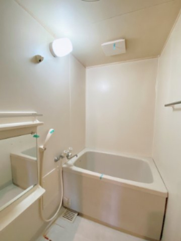 ドミールVANの浴室|別部屋同一間取りのお写真となります。