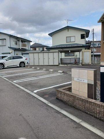 プラシードⅢの駐車場