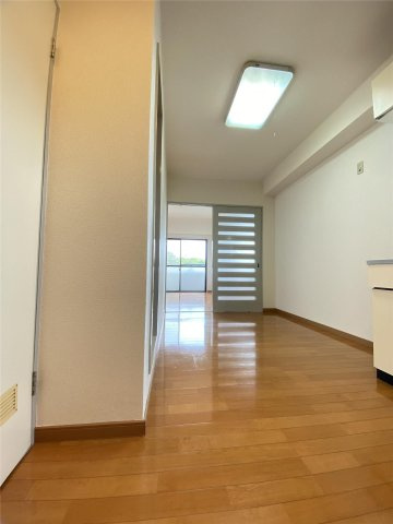 コート新屋敷の玄関