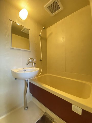 コート新屋敷の浴室
