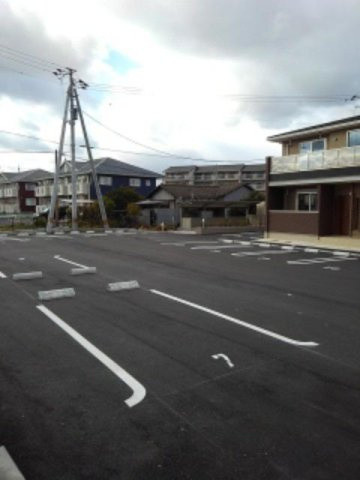 クール四季　冬の駐車場