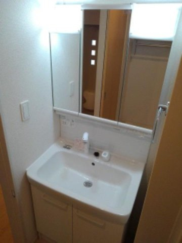 クール四季　冬の洗面所