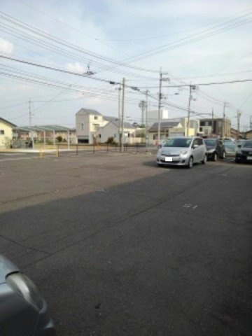 ハイツ・シンフォニーの駐車場