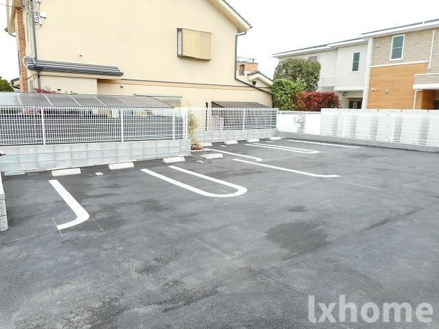 カーサ　カリーノの駐車場