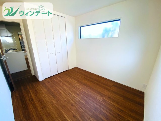 第1石岡市東光台　新築戸建の洋室|家具を配置してもゆとりのある洋室。お子さまの成長に合わせて使い方を変えられるフレキシブルな空間です。