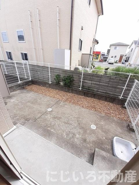 ライトブレスBの庭