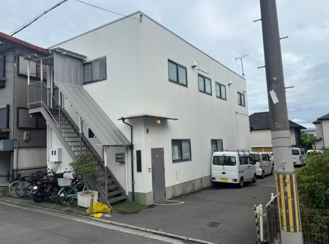 吹田市岸部中1丁目貸倉庫66万円の駐車場