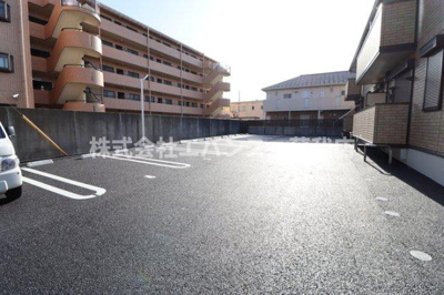 【駐車場】 | カーサエスペランサ | 駐車場に車を止められます