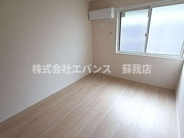 【寝室】 | カーサエスペランサ | 落ち着いて過ごせるお部屋なので、寝室にいかがでしょうか