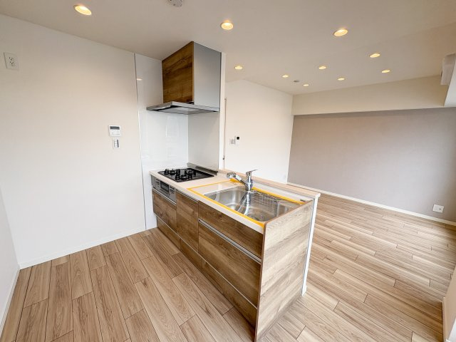 ハイマート門前仲町のキッチン|ハイマート門前仲町：３口コンロ付き！浄水機能付水栓が付いたシステムキッチンです！